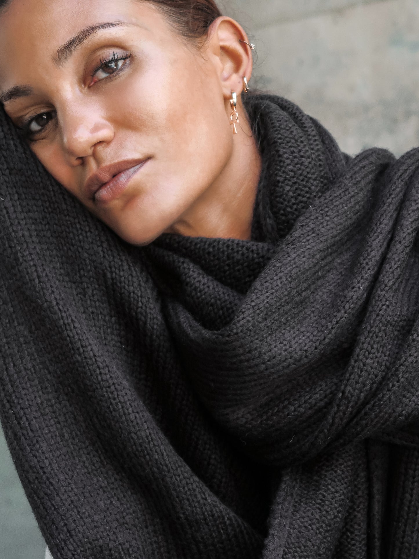 Berner Scarf In Black - l u • c i e e